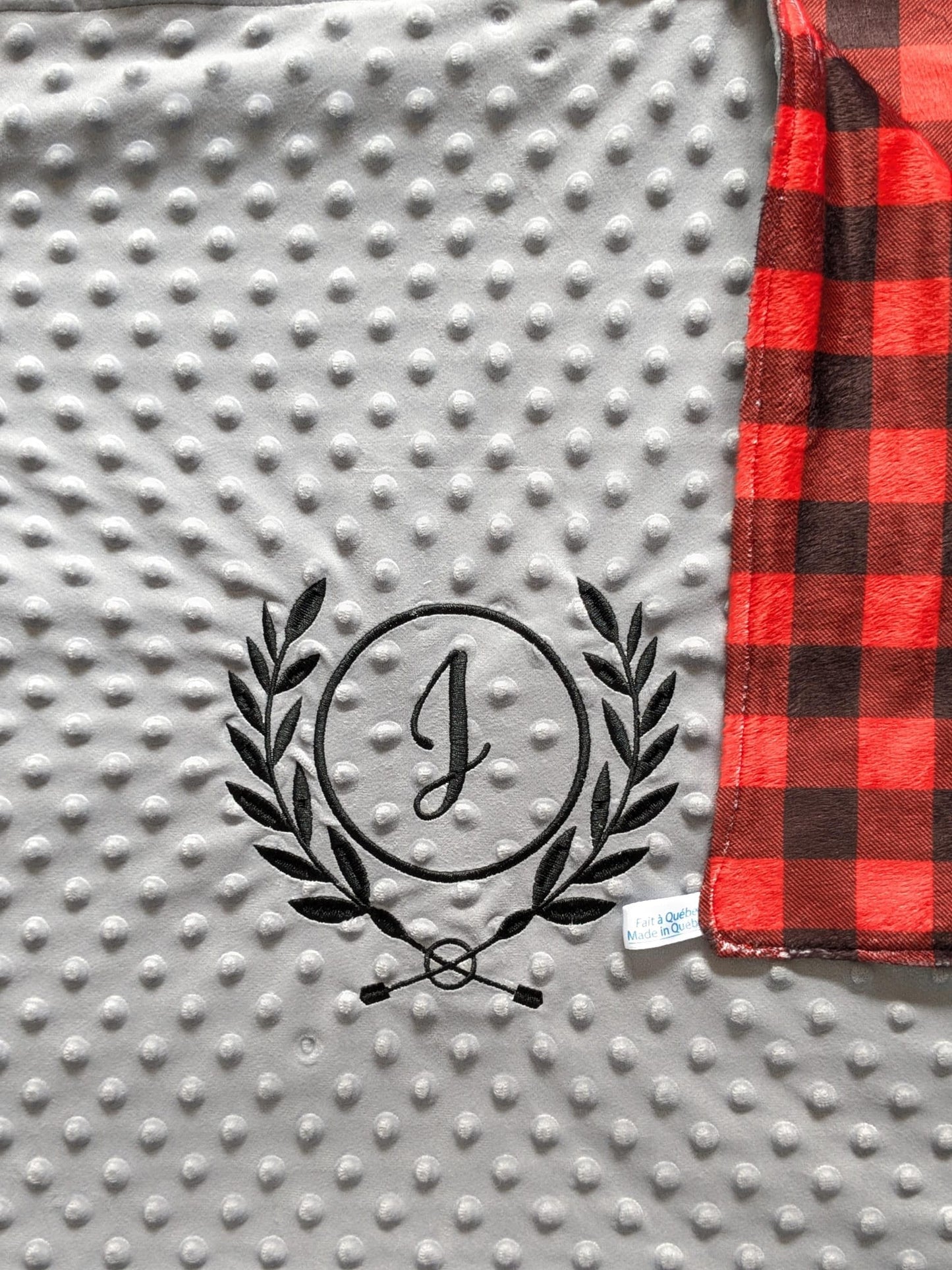 Couverture Québécois - Couverture double en minky brodée
