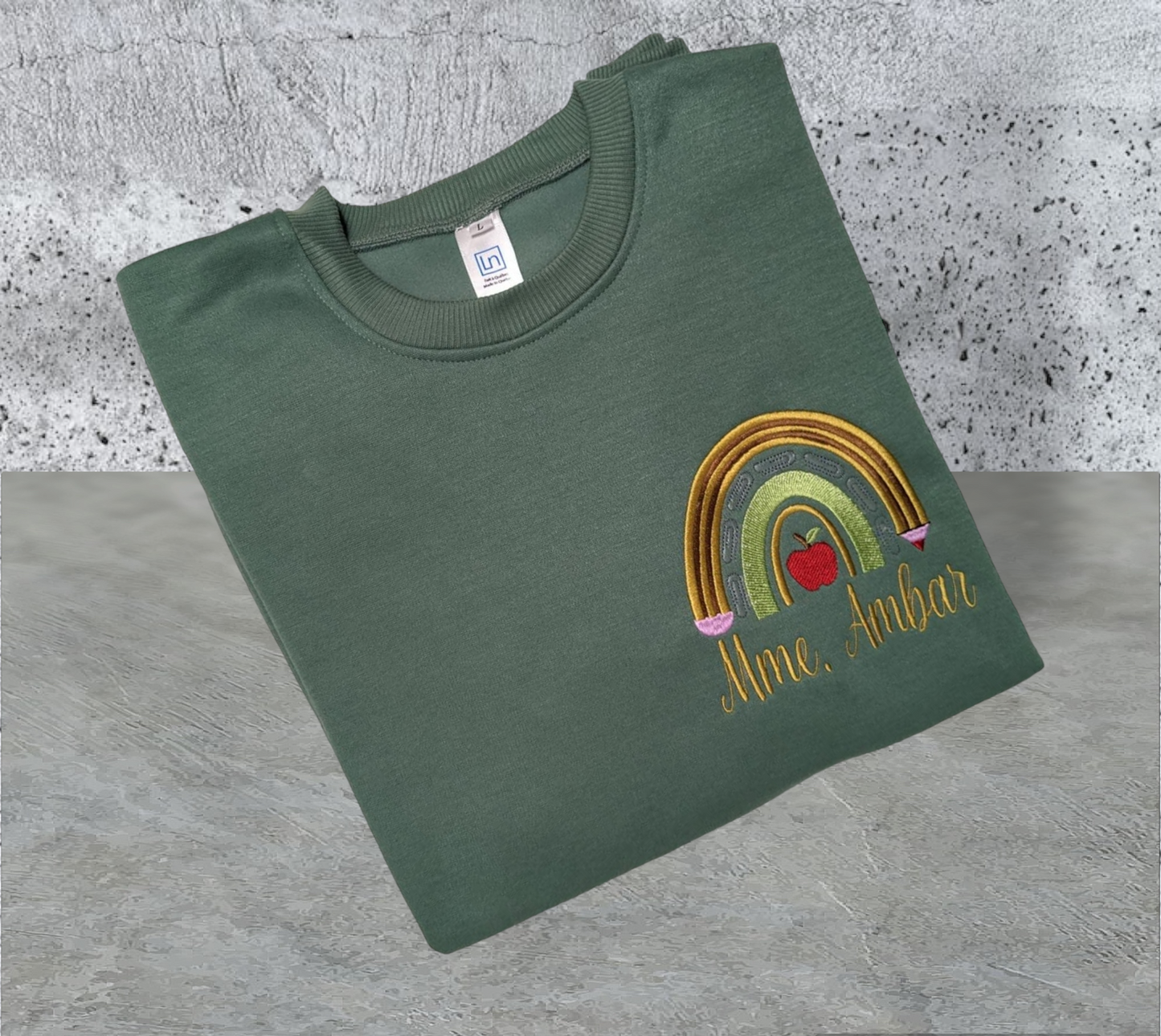 Crewneck Brodé arc en ciel pour prof