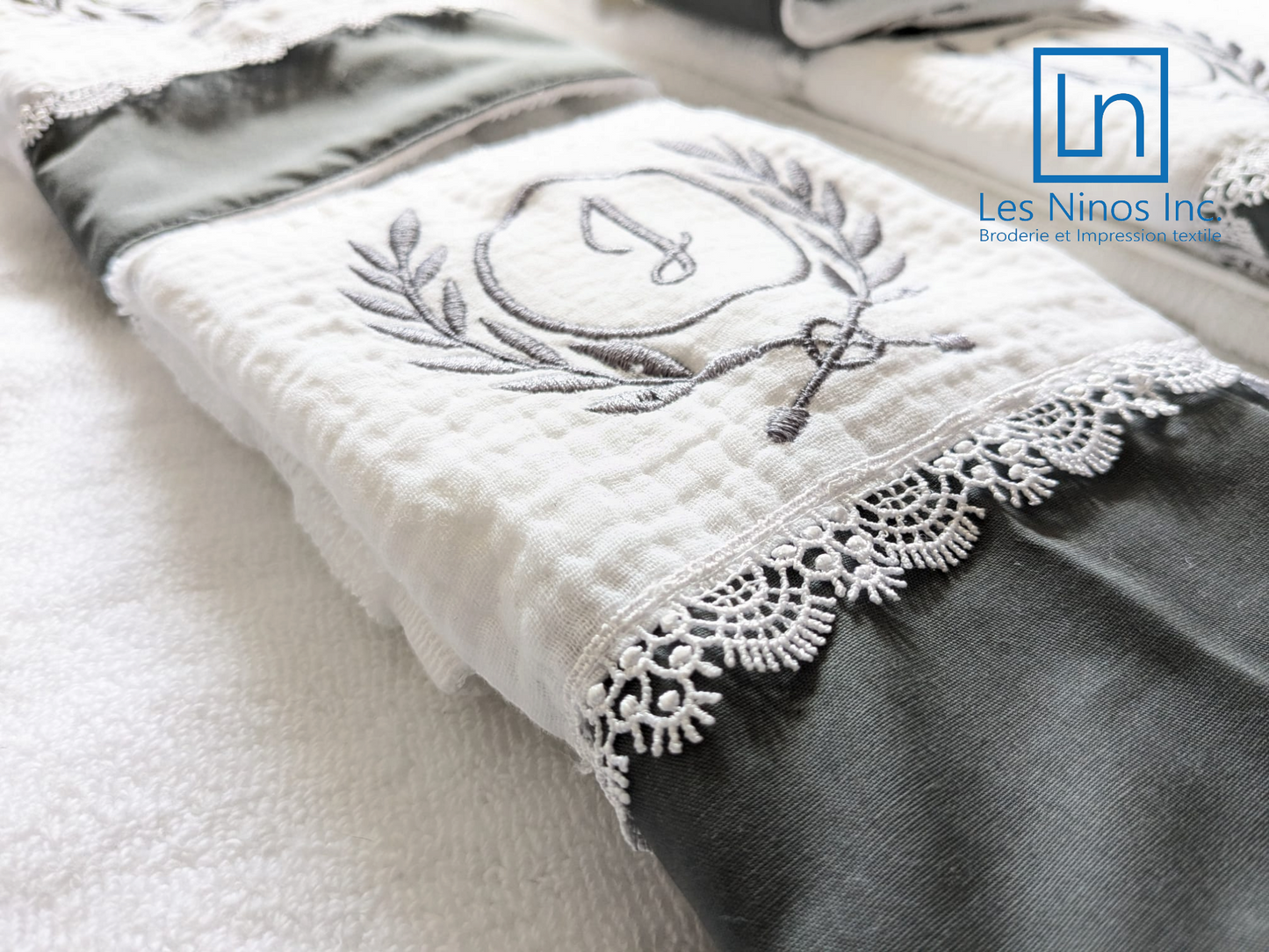 Serviette brodé decorative pour enfants